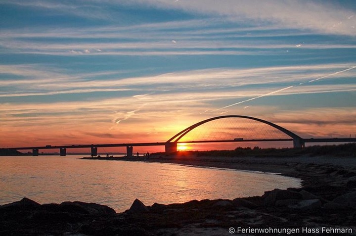 Sonnenuntergang Sundbrücke Fehmarn Ferienwohnungen Hass